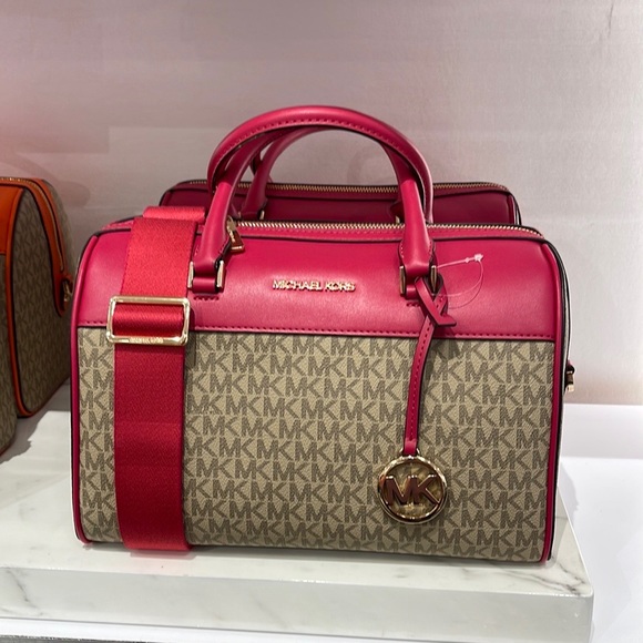 Michael Kors med Duffel Travel - Leather/Coated
35S2GTFU2B
Carmine PNK
MD DUFFLE - Picture 4 of 16